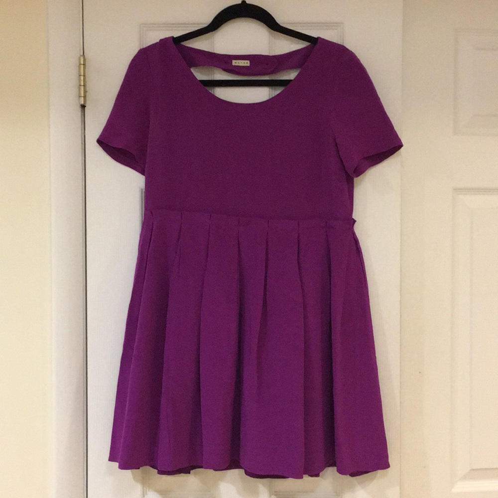 Short sleeve pleated dress